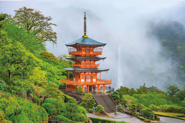 Magnificent Nachi Falls provides the backdrop to Seigantoji pagoda at Nachi Taisha