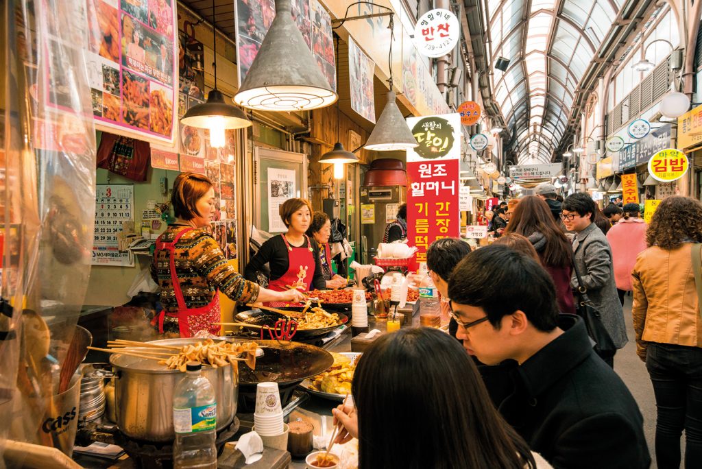 Street food stall in Tongin Market, Jongno-gu, Seoul, Korea. Image shot 2016. Exact date unknown.