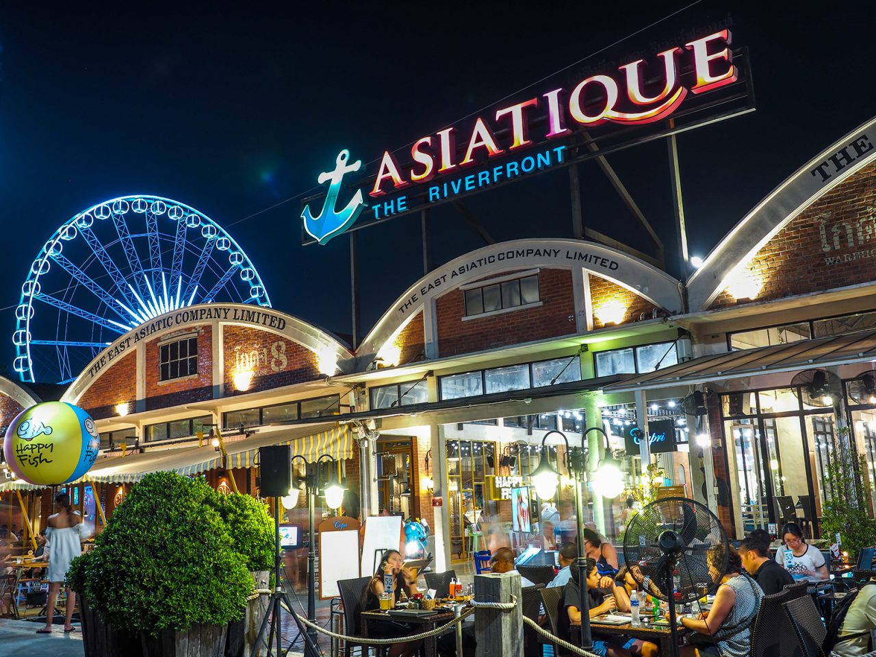 BANGKOK THAILAND - APRIL 25: Outdoor Restaurant in Asiatique The