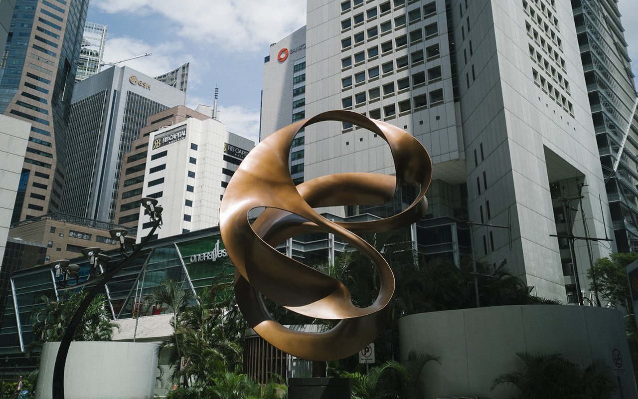 Public art installations in Singapore, Dual Universe, 1994 (Shot on a Huawei P20 Pro)