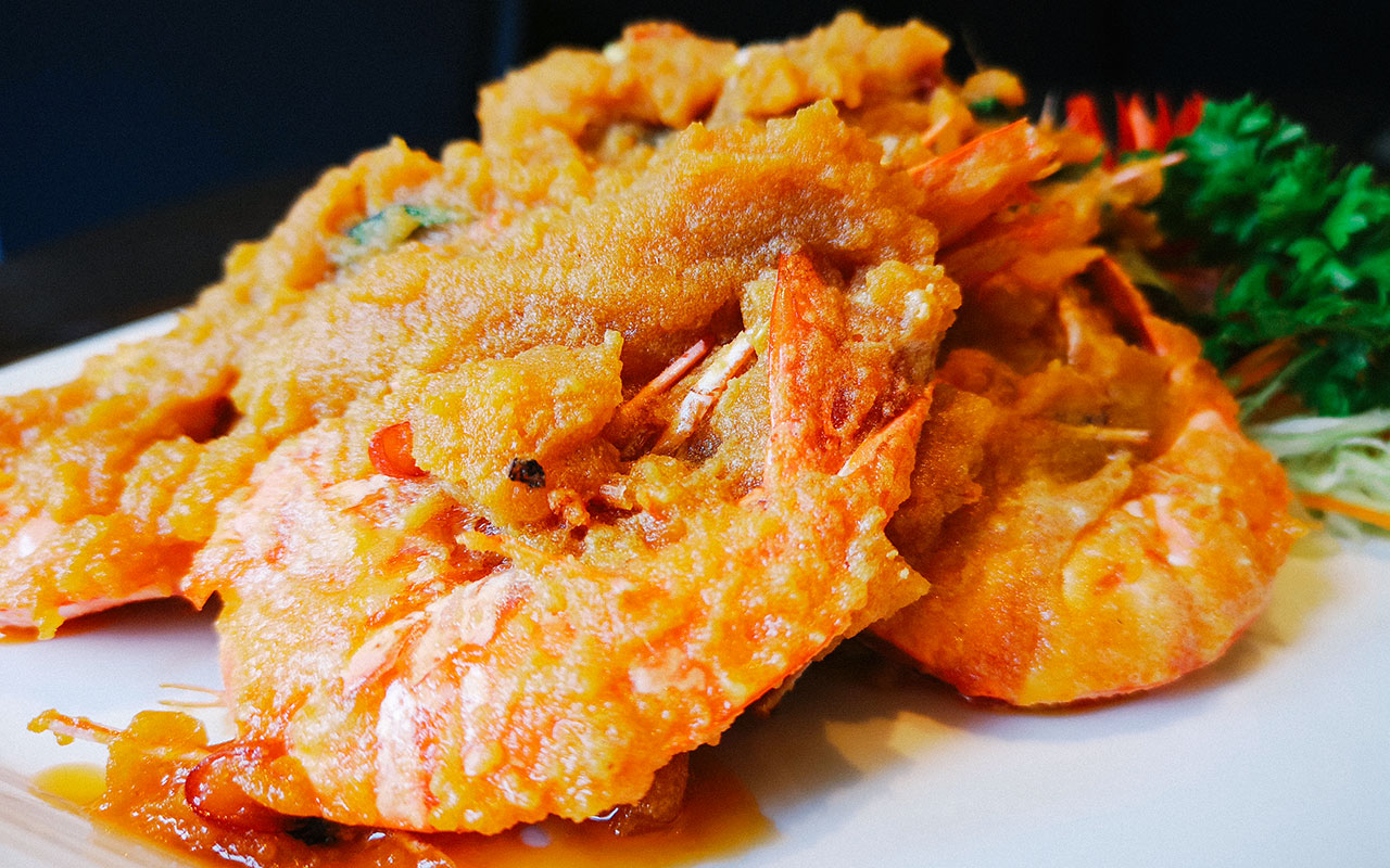 Salted egg tiger prawns from New Ubin Seafood (Photo: Tan Shung Sin / Shot on a Huawei P20 Pro)