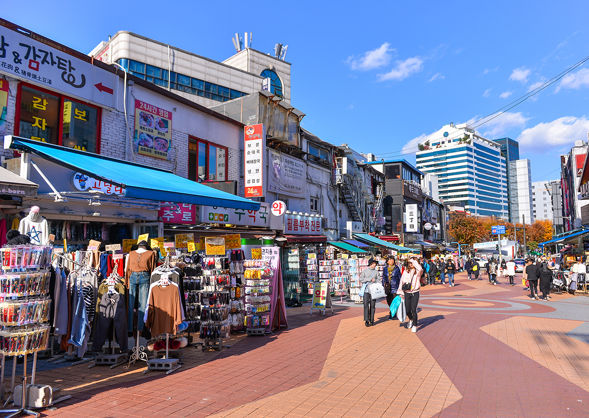 Hongdae (kikujungboy / Shutterstock.com)