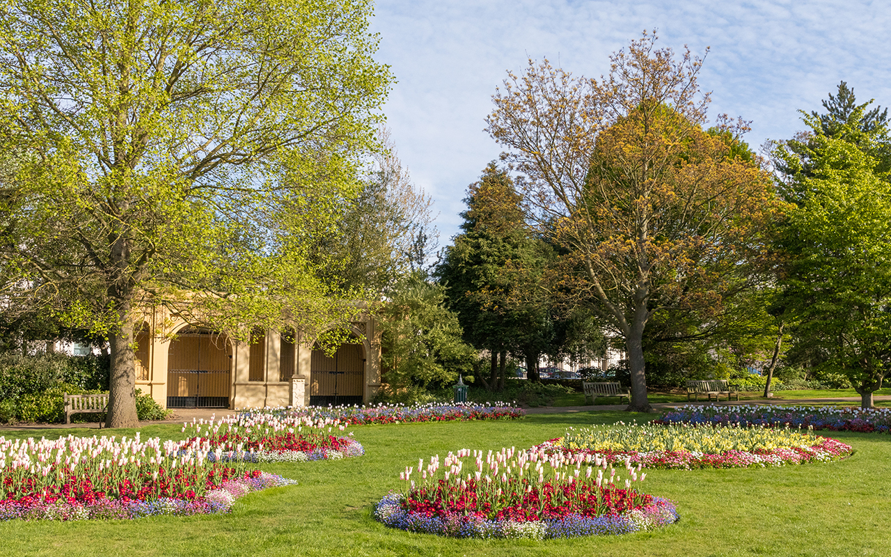 Daytrips from London: Jephson Gardens (Photo: TheLiftCreativeServices / Shutterstock.com)