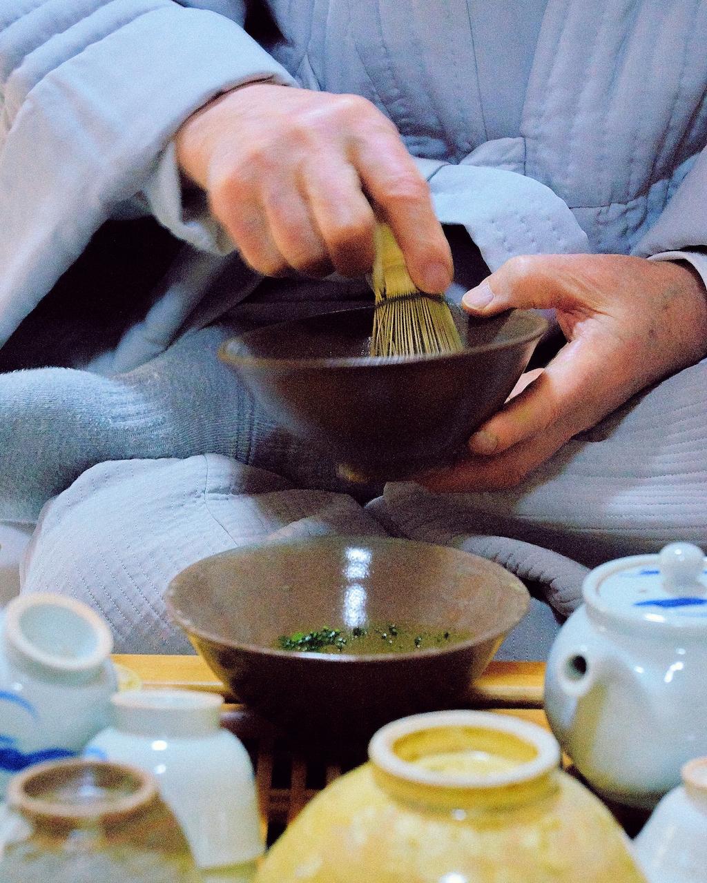 monk making tea_south korea silverkris