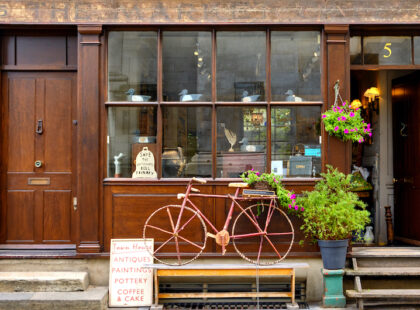 London antique store