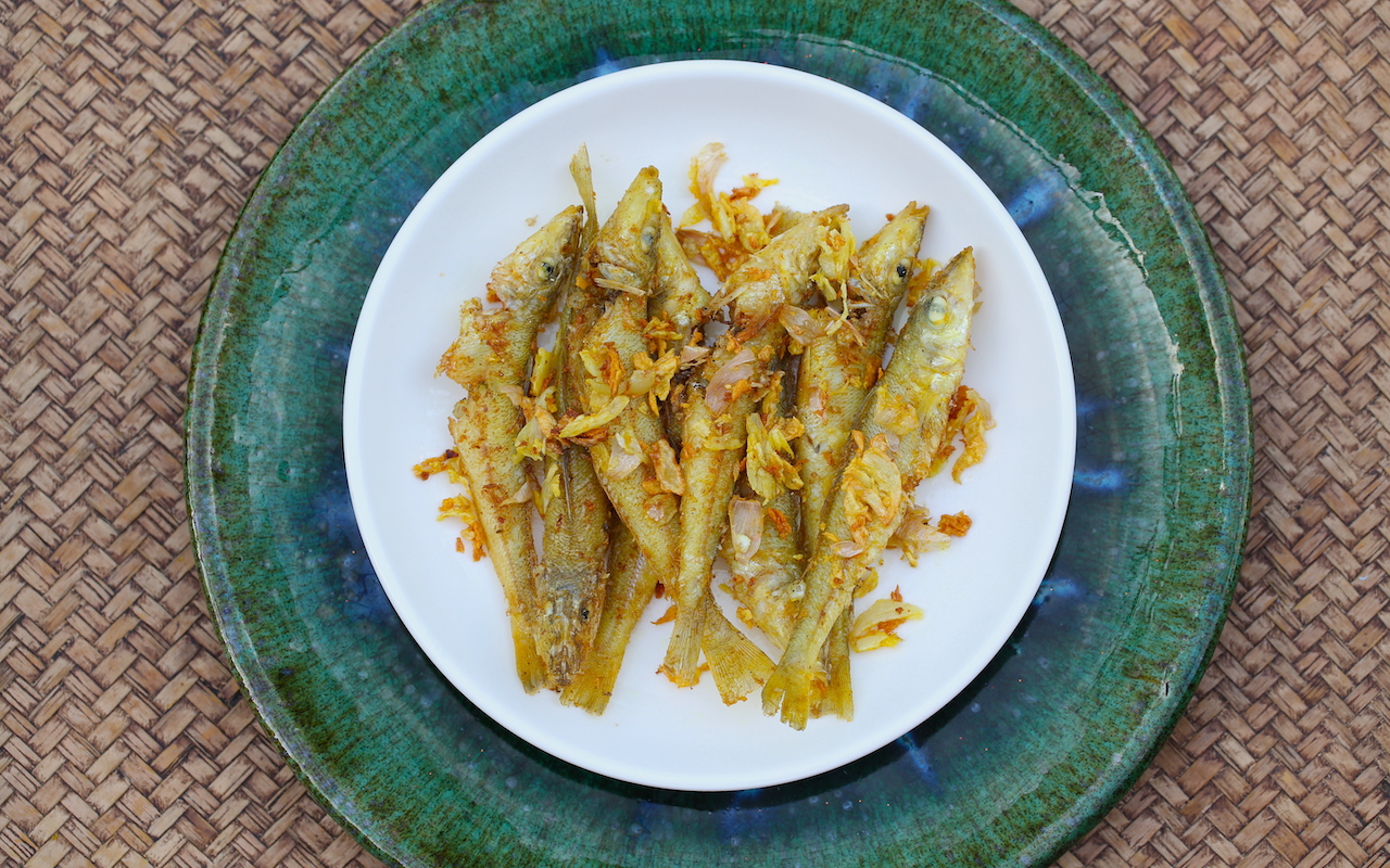 Deep fried fish with Turmeric and garlic Unique Thai dishes