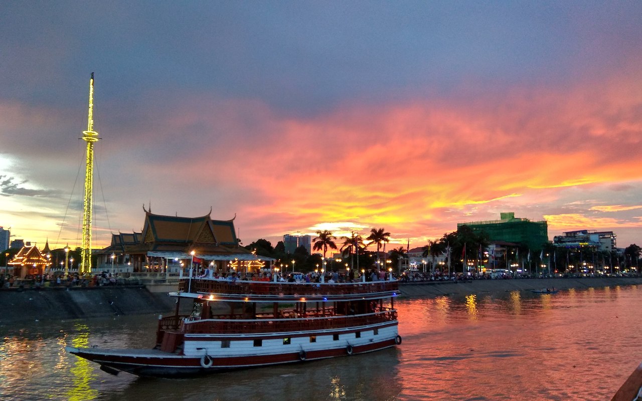Riverboat cruise Mekong