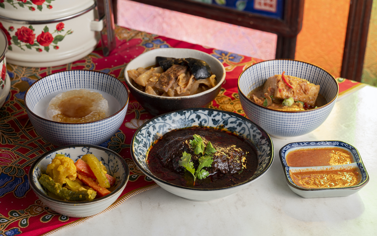tingkat pera makan Peranakan food in Singapore