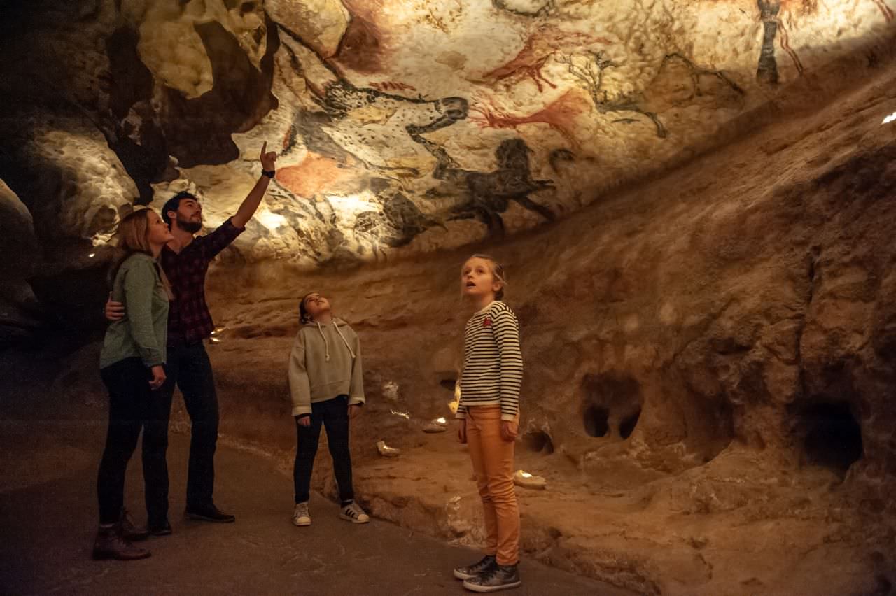 Lascaux caves rock art credit Manu Allicot - Famille Lx underrated archaeological sites