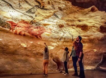 Lascaux caves rock art credit Manu Allicot - Famille underrated archaeological sites