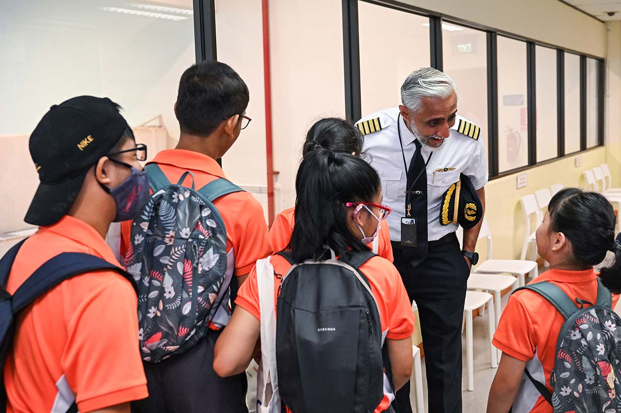 Participants were especially thrilled to meet SIA's family of pilots, cabin crew, engineers and ground staff. who shared about their respective roles at SIA. Photo: Singapore Airlines
